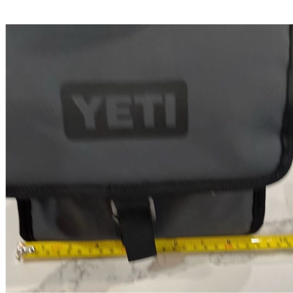 Yeti Day Trip Lunch Bag Grey Black